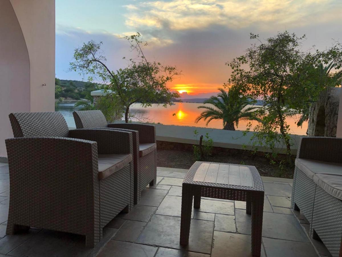 Sunset Bay Villa ปอร์โตเฮลี ภายนอก รูปภาพ