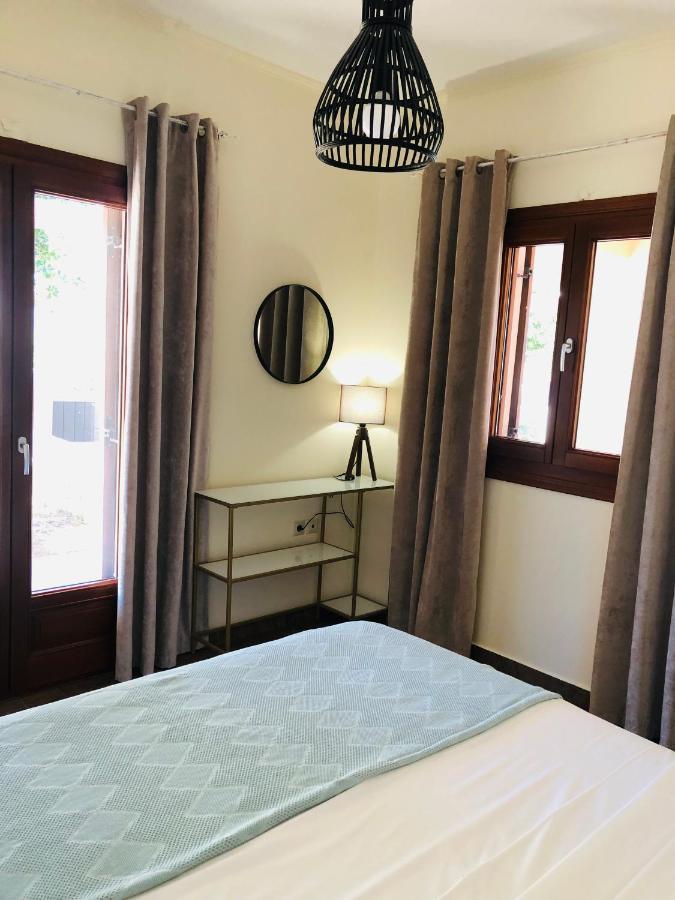 Sunset Bay Villa ปอร์โตเฮลี ภายนอก รูปภาพ
